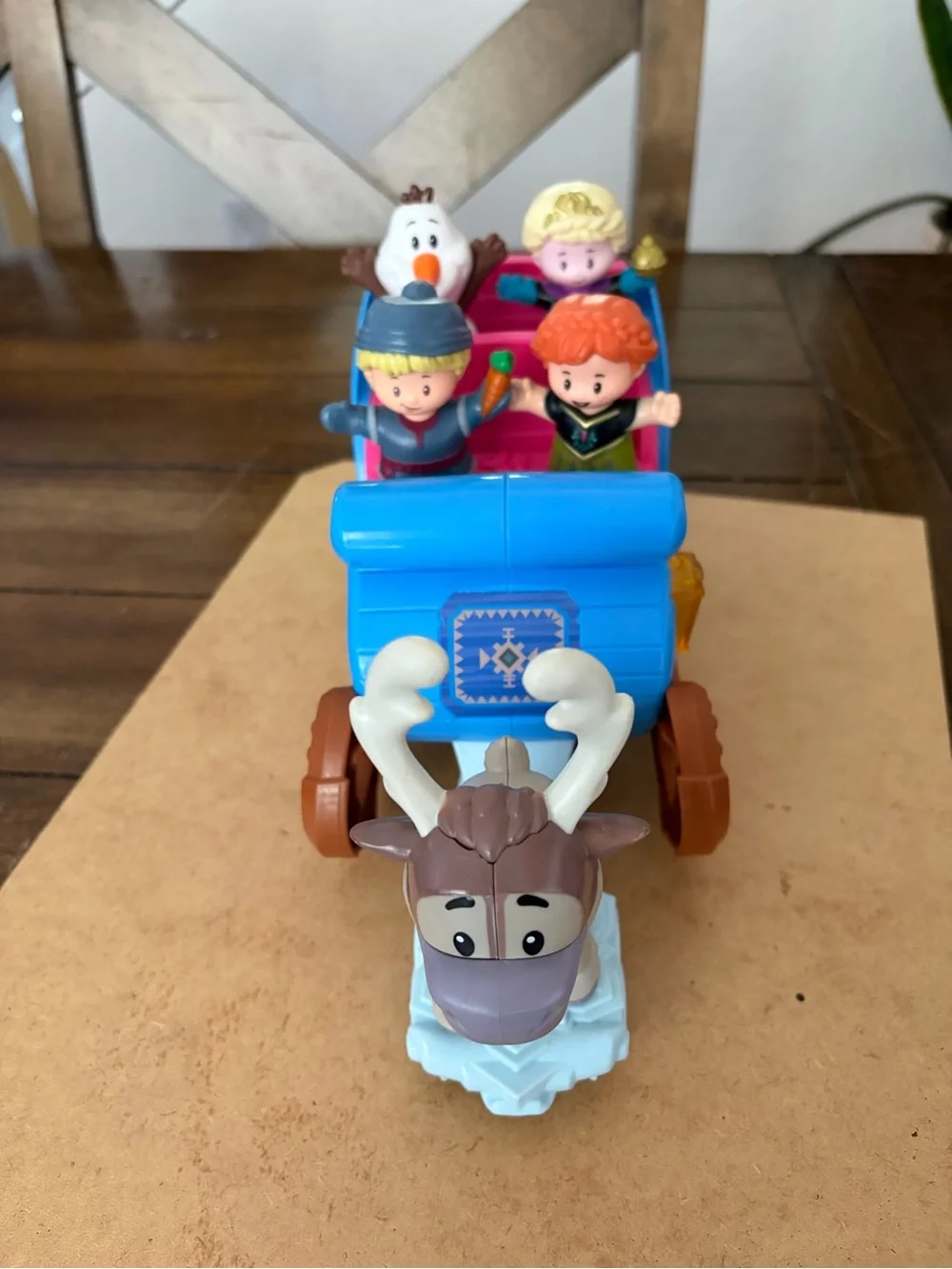 Disney FROZEN Kristoff's Sleigh & Figures Playset Anna, Olaf, Kristoff and Sven